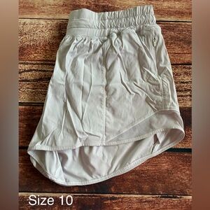 lululemon athletica Hotty hits. White. Sz 10.